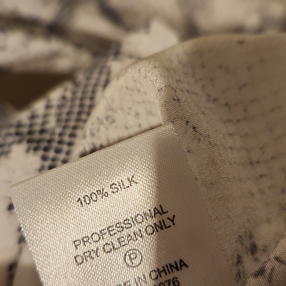 ❤️ NWOT! GENERATION LOVE SILK PYTHON PRINT TOP WI… - image 8